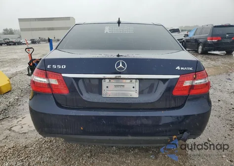 2010 Mercedes-Benz E 550 4Matic z USA, uszkodzony, nr VIN WDDHF9AB4AA222015